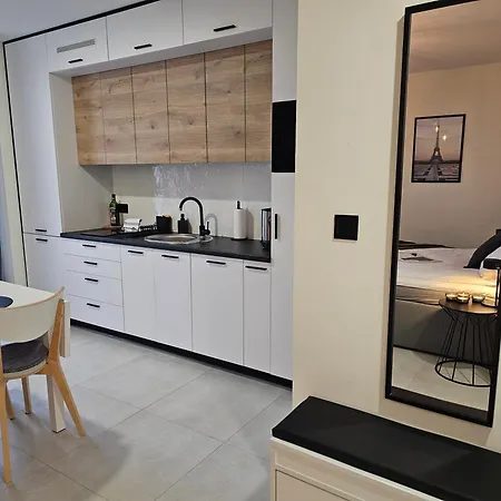 Urban - Baildona 103b - Balcony - Free Garage Apartment *